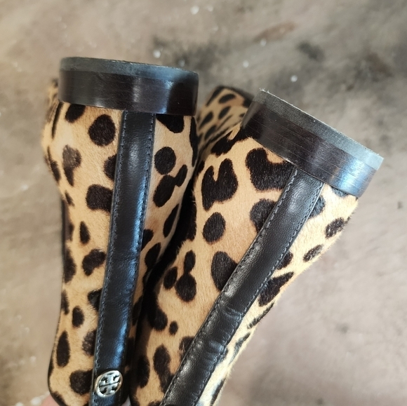 Tory Burch Boots Leopard Print Calf-Hair Chelsea Ankle Bootie 6 - Picture 4 of 15